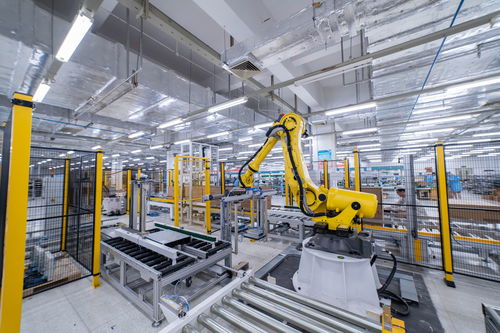 營收微增為何利潤大漲24%？答案藏在烽火通信智能產線里的中介服務